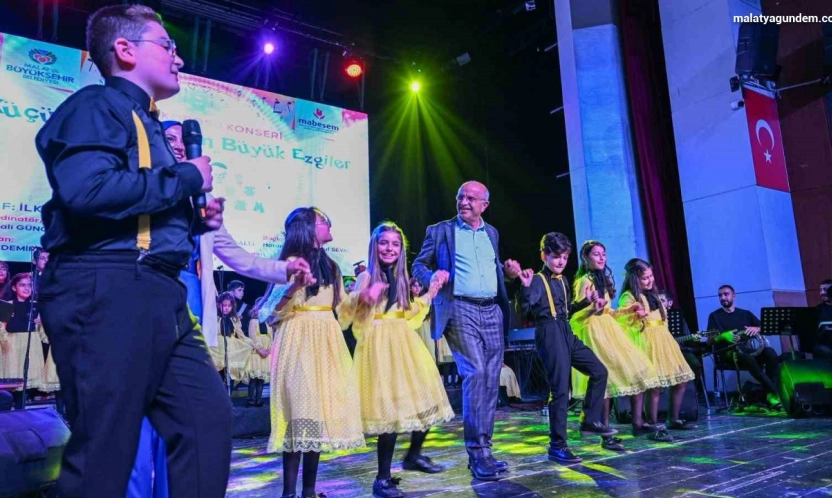 Küçük kalplerden büyük ezgiler