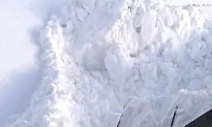 Malatya'da 1 buçuk metre karla mücadele kameralara yansıdı