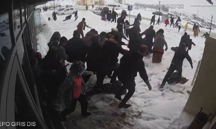 Malatya'da 7,6'lık depremin hastanedeki panik anları kamerada