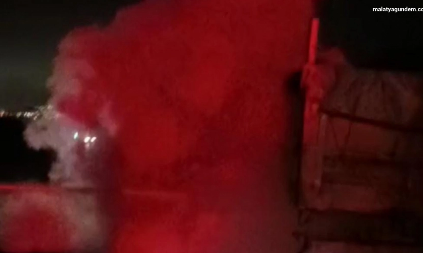 Malatya'da amonyum nitrat yüklü tırda korkutan yangın