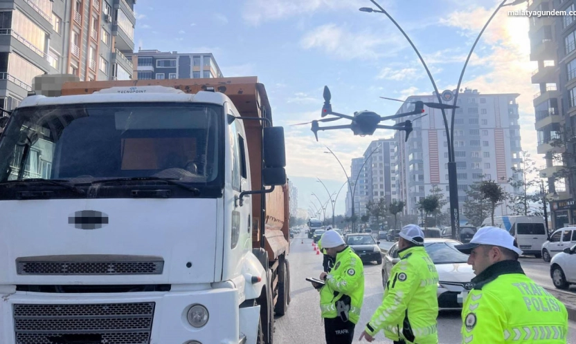 Malatya'da beton mikserleri ve hafriyat kamyonlarına dron destekli denetim