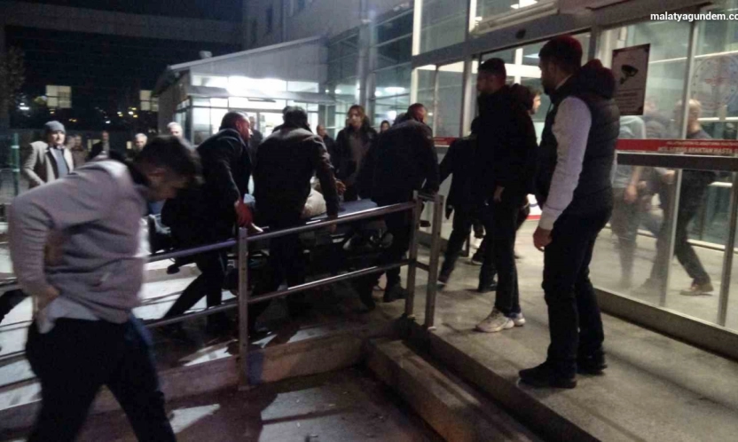 Malatya'da bıçaklı kavga: 3 yaralı