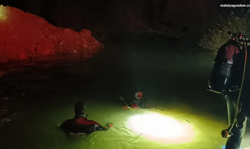 Malatya'da gölete giren genç hayatını kaybetti