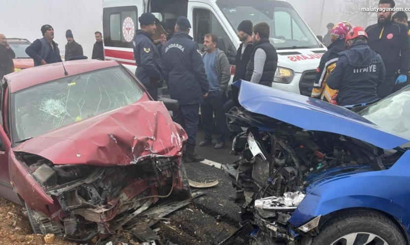 Malatya'da iki otomobil çarpıştı: 5 yaralı