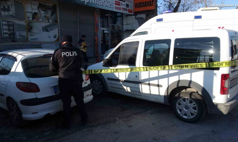 Malatya'da kalp krizi geçiren sürücünün kaza anı kamerada
