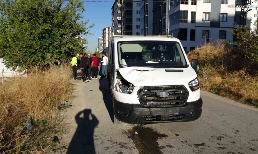 Malatya'da kamyonet ile elektrikli bisiklet çarpıştı: 2 yaralı