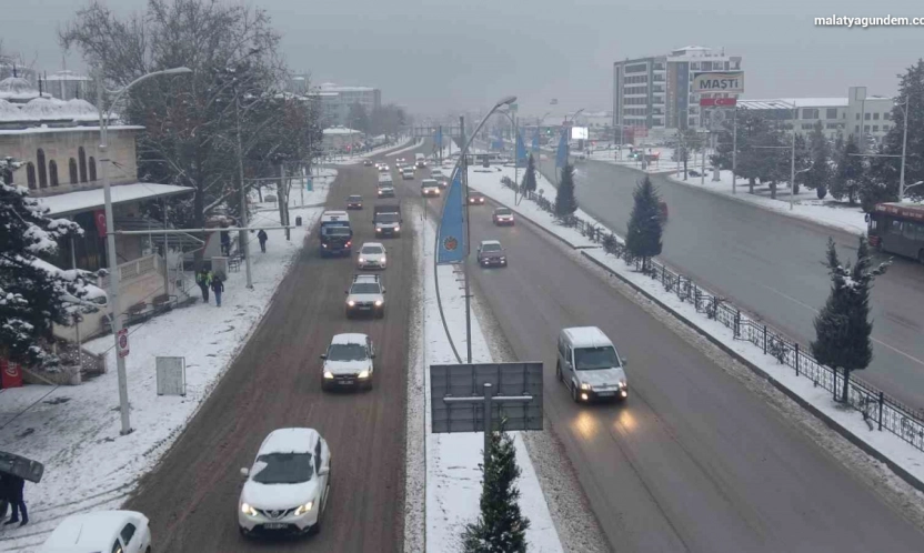 Malatya'da kar yağışı etkili oluyor