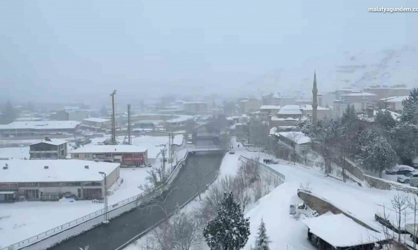 Malatya'da kar yağışı etkisini arttırdı