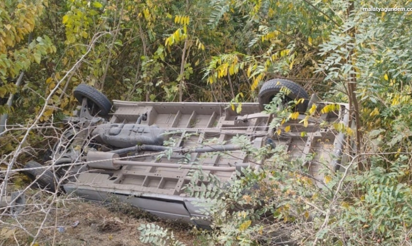 Malatya'da minibüs devrildi: 3 yaralı