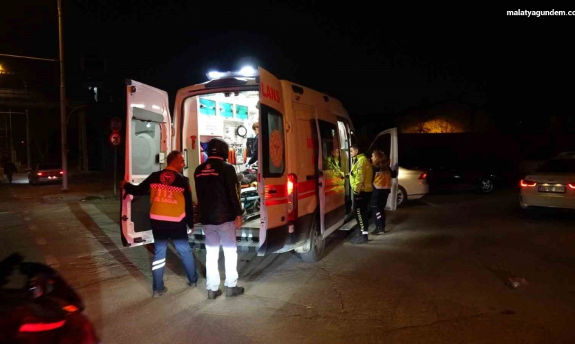 Malatya'da motokurye kazada yaralandı