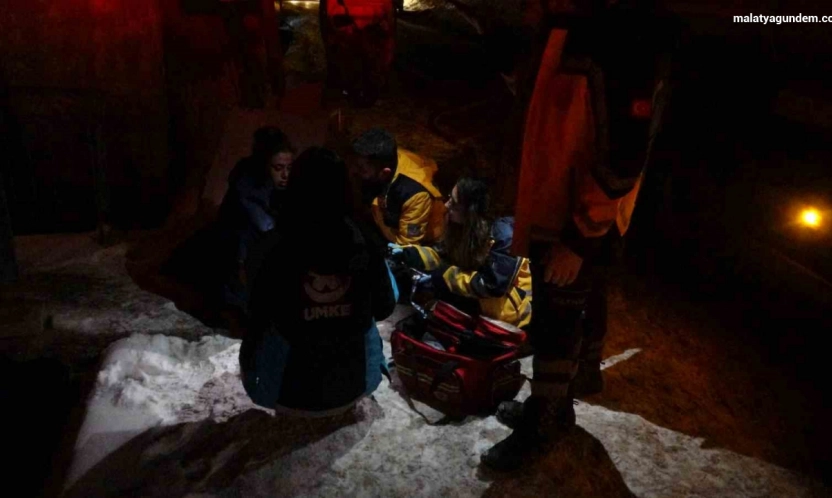 Malatya'da müstakil evde yangın: Mahsur kalan kadın kurtarıldı