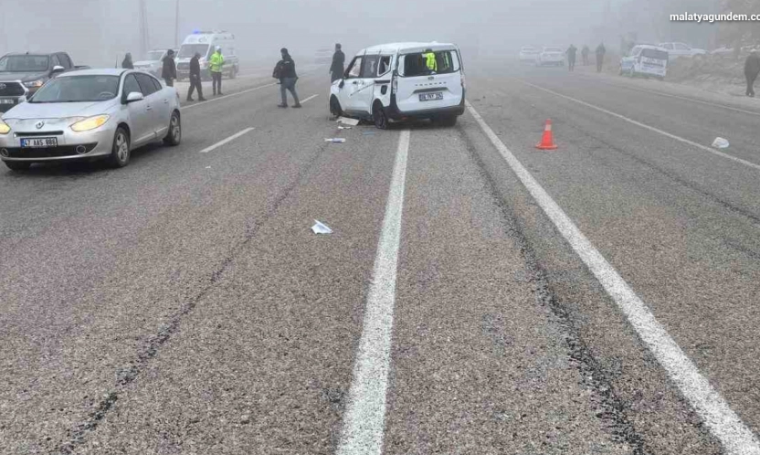 Malatya'da otomobil ile hafif ticari araç çarpıştı: 1 yaralı