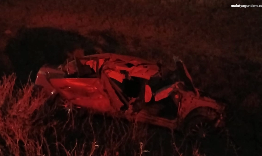 Malatya'da otomobil traktöre çarptı: 1 ölü, 4 yaralı