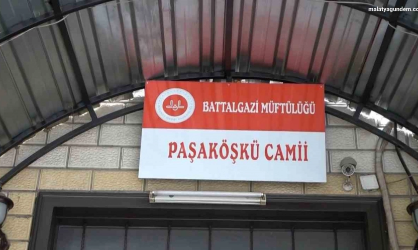 Malatya'da Paşaköşkü Camisi'nin hasarlı minaresi onarılıyor