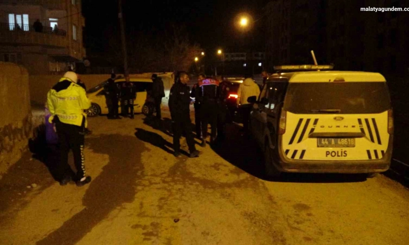 Malatya'da polisin 'dur' ihtarına uymayan araçtan uyuşturucu çıktı