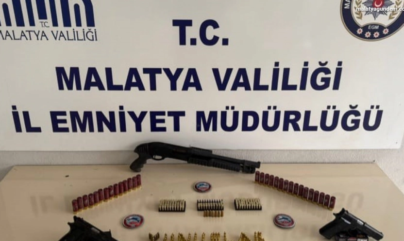 Malatya'da ruhsatsız silah operasyonu: 2 gözaltı