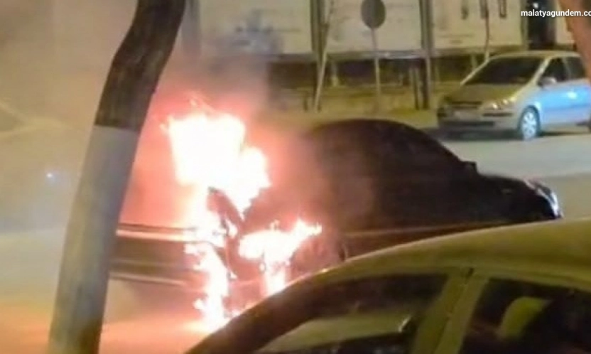 Malatya'da seyir halindeki otomobilde yangın