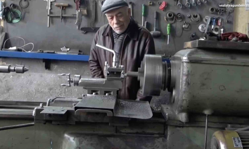 Malatya'da tezgah başında yarım asrı deviren ustalar çırak bulamıyor