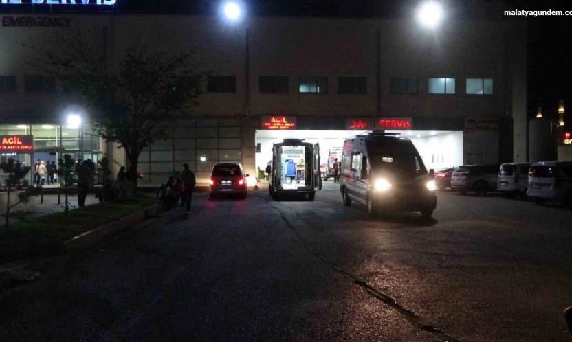 Malatya'da üç aracın karıştığı kazada 6 kişi yaralandı