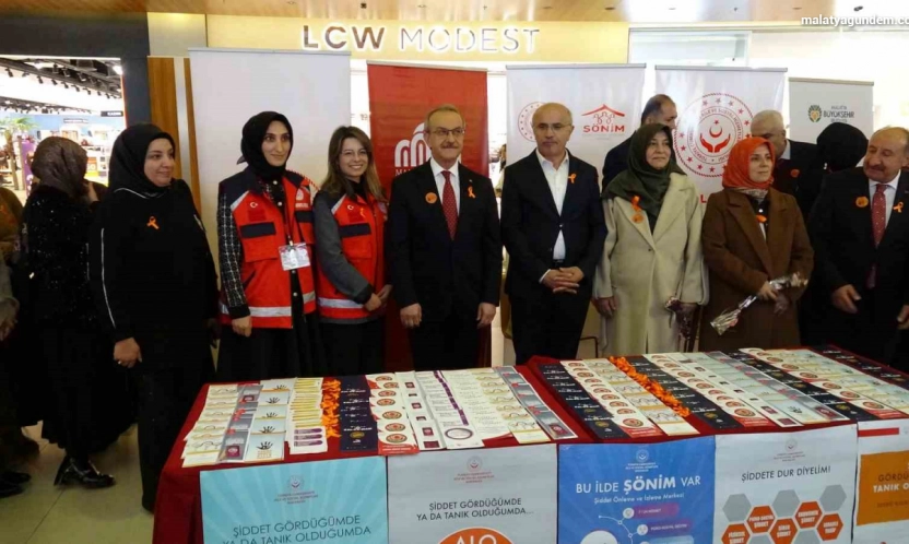Malatya Park AVM'de kadına yönelik şiddetle mücadele günü etkinliği