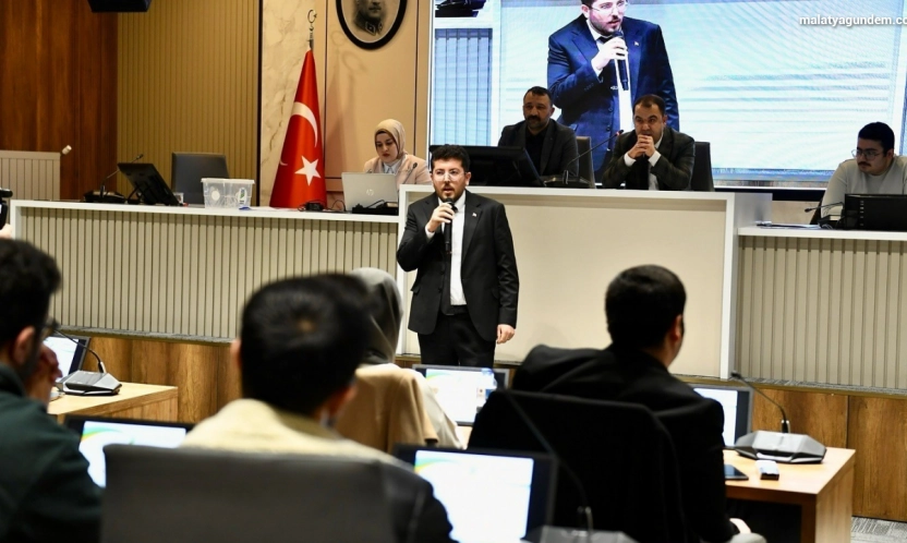 Yeşilyurt Genç Meclis'in yeni başkanı Yusuf Salih Tatar oldu